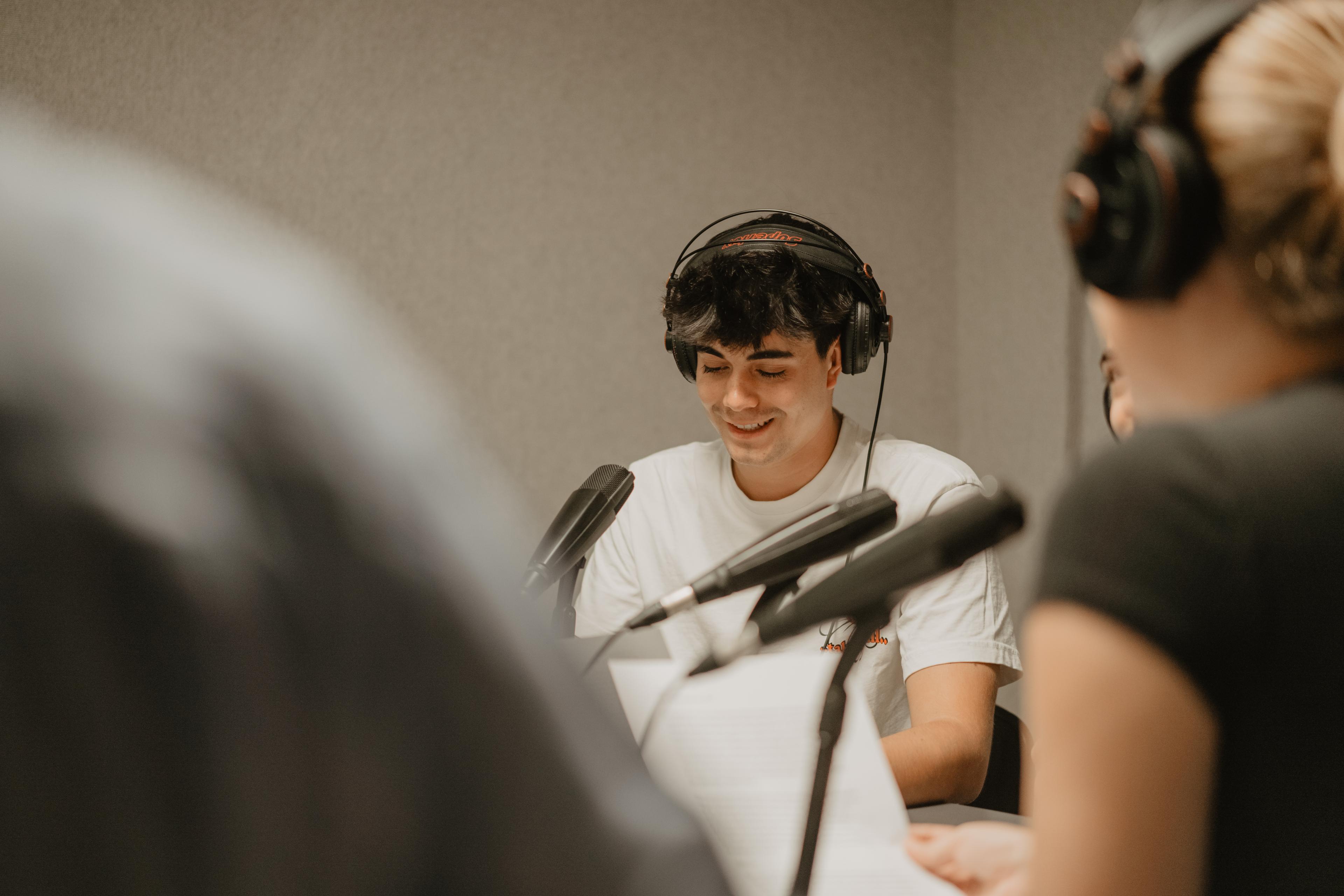 alumne a la ràdio
