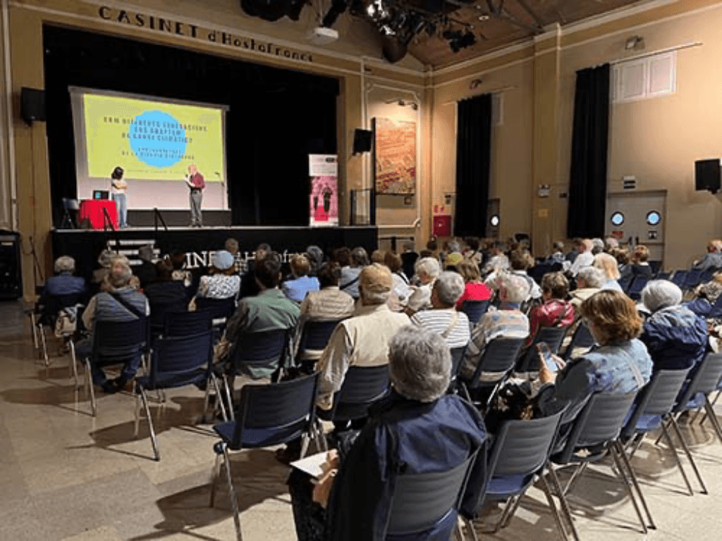Públic escoltant la ponència del Miquel Àngel Prats.