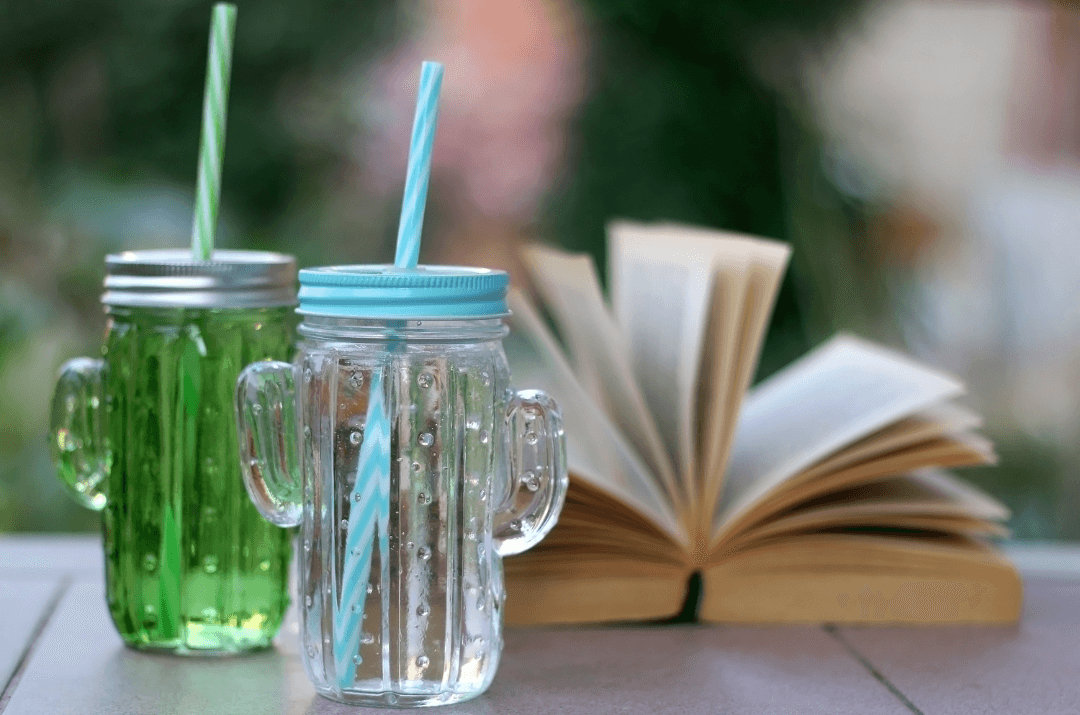 un llibre i 2 refrescs