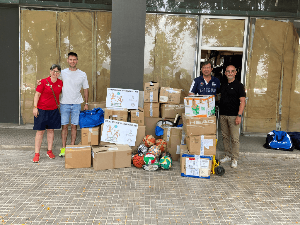 Recollida de material esportiu solidàri.