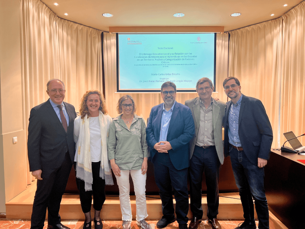 Doctorand Mario Uribe, Dr. Jorge Longás Mayayo, Dr. Jordi Riera Romaní, Dra. Mireia Civís Zaragoza i el grup de recerca en Pedagogia, Societat i Innovació amb el suport de les Tecnologies de la Informació i la Comunicació (PSITIC)