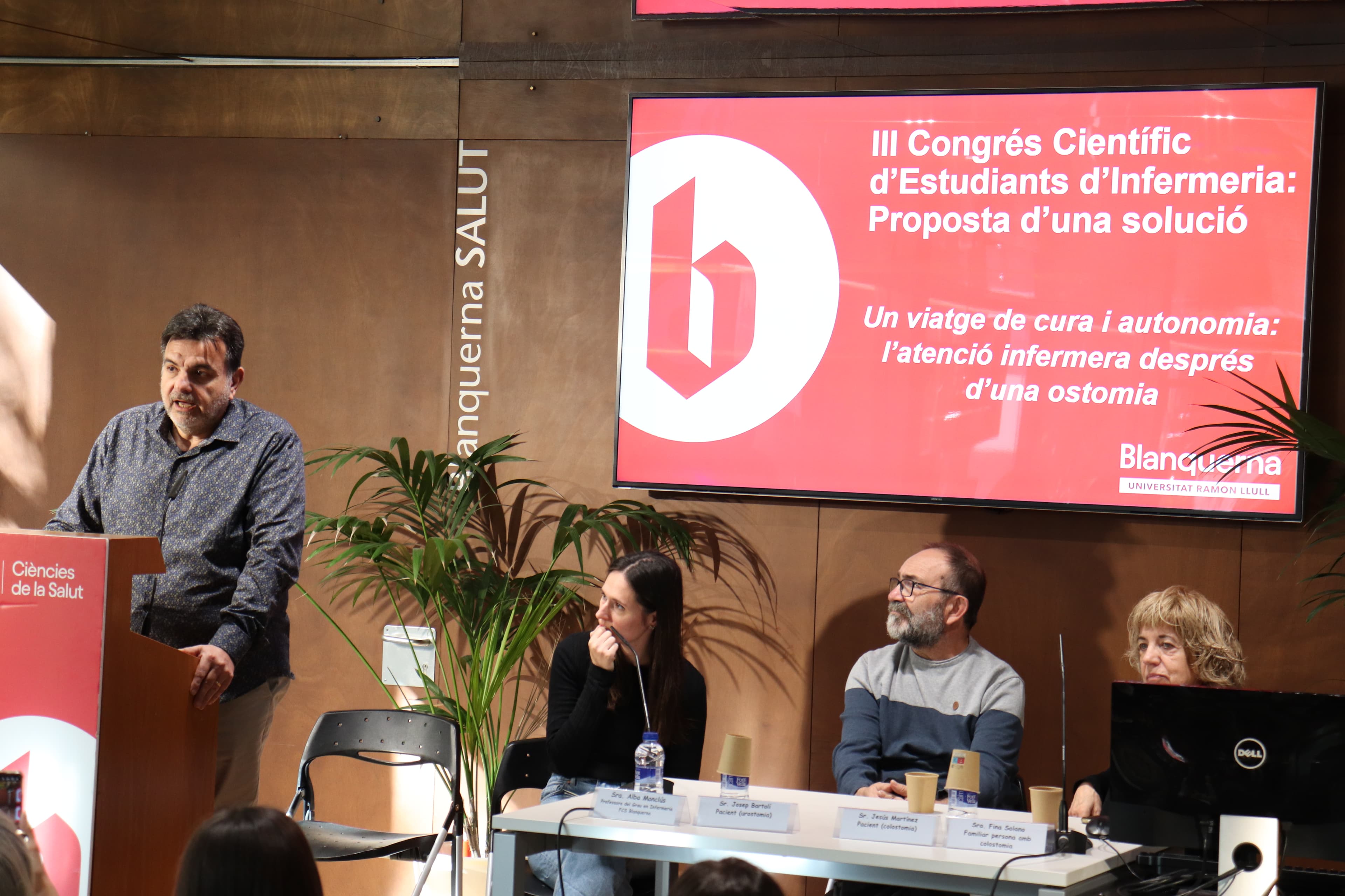 Els ponents d'una de les taules rodones