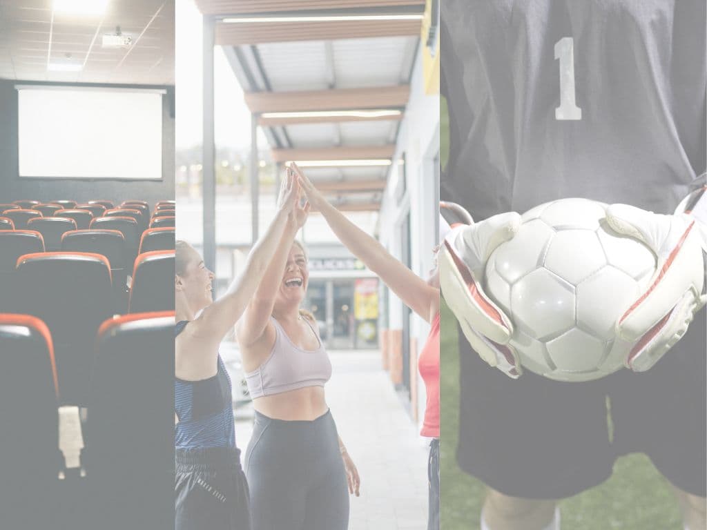 imatge recurs d'un cinema buit, un grup de tres noies juntant les mans i un porter de futbol amb la pilota a la mà