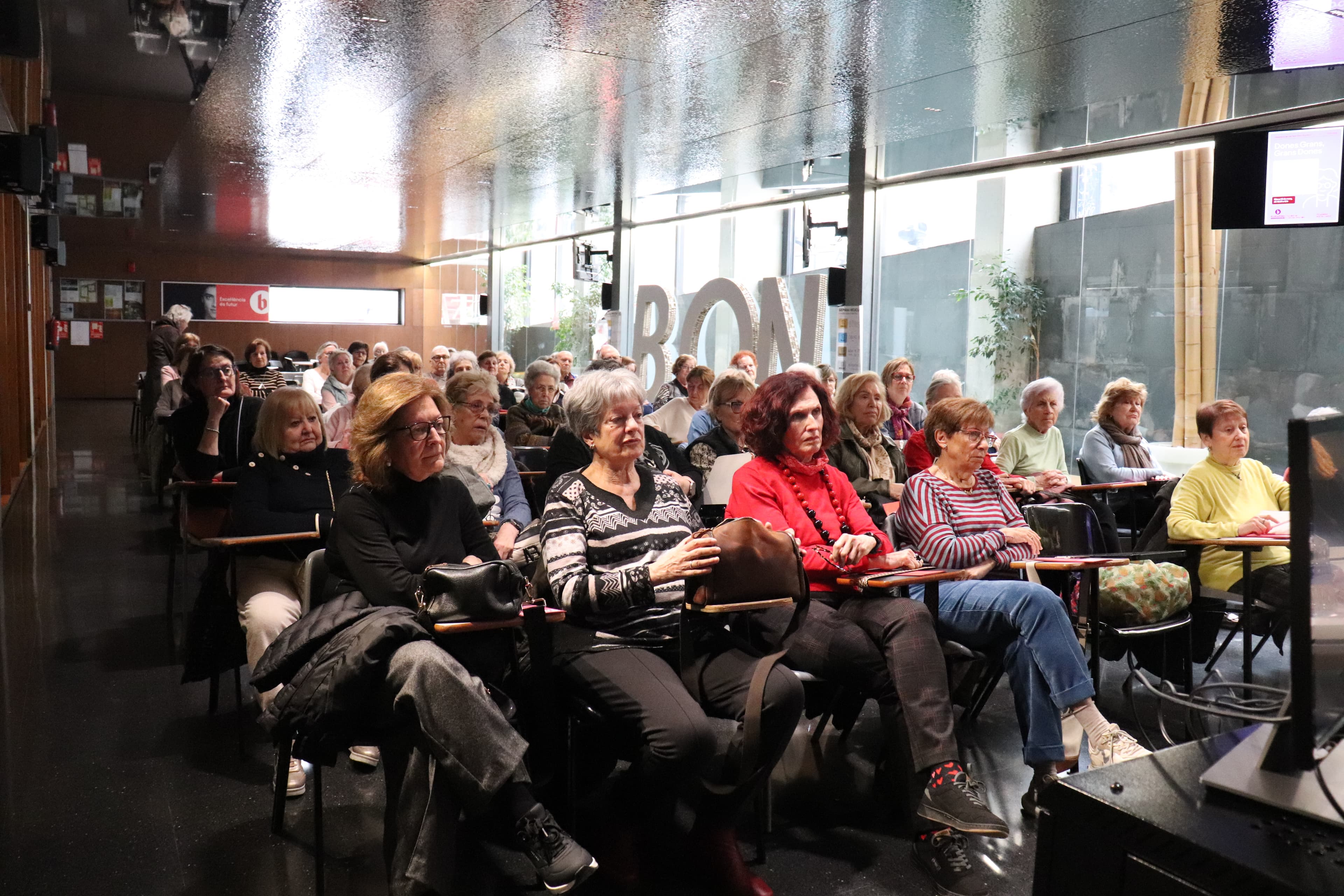 Public assistent a la jornada de la Universitat per a la gent gran
