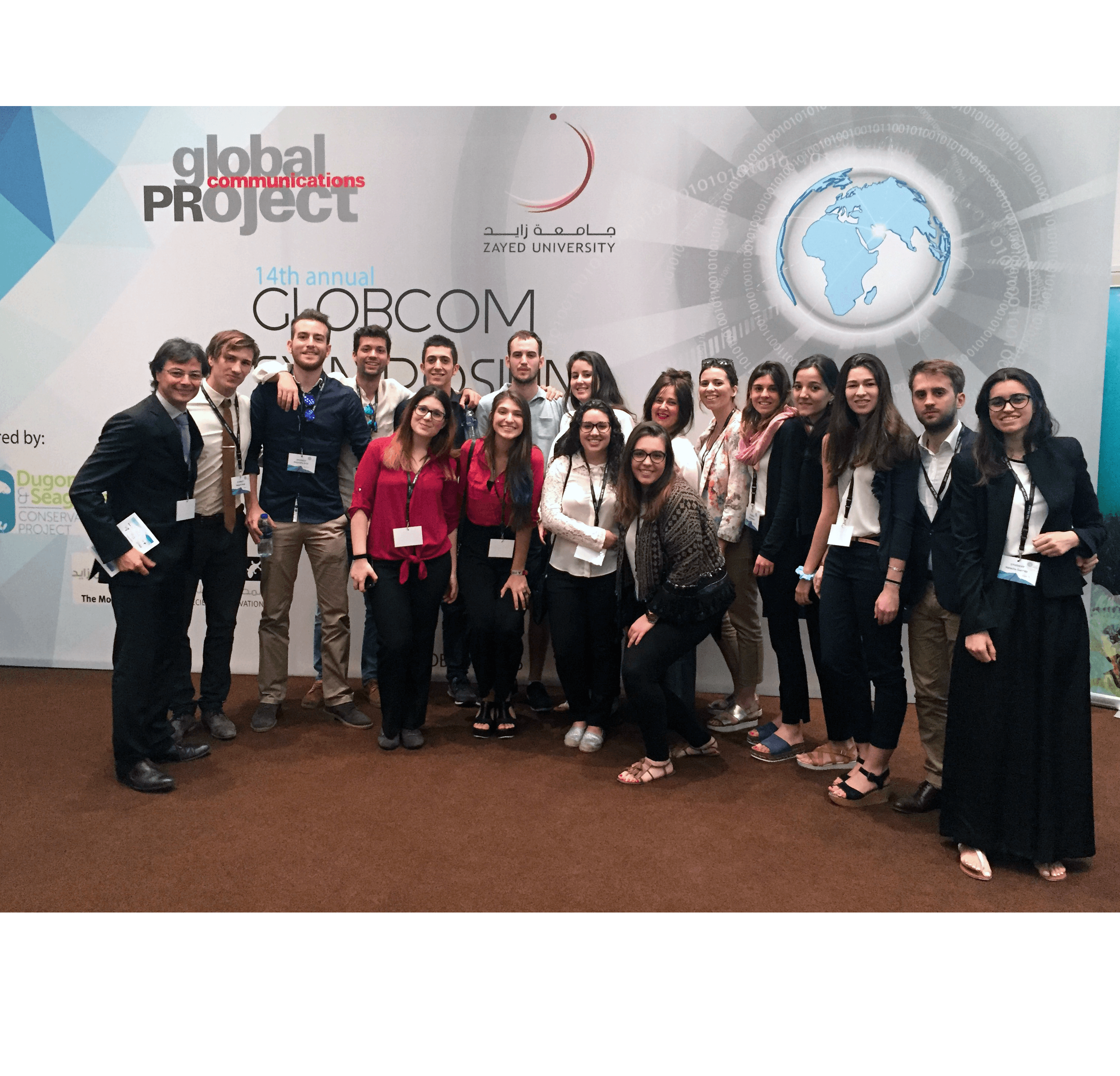 Estudiantes participan en un simposio en Abu Dhabi