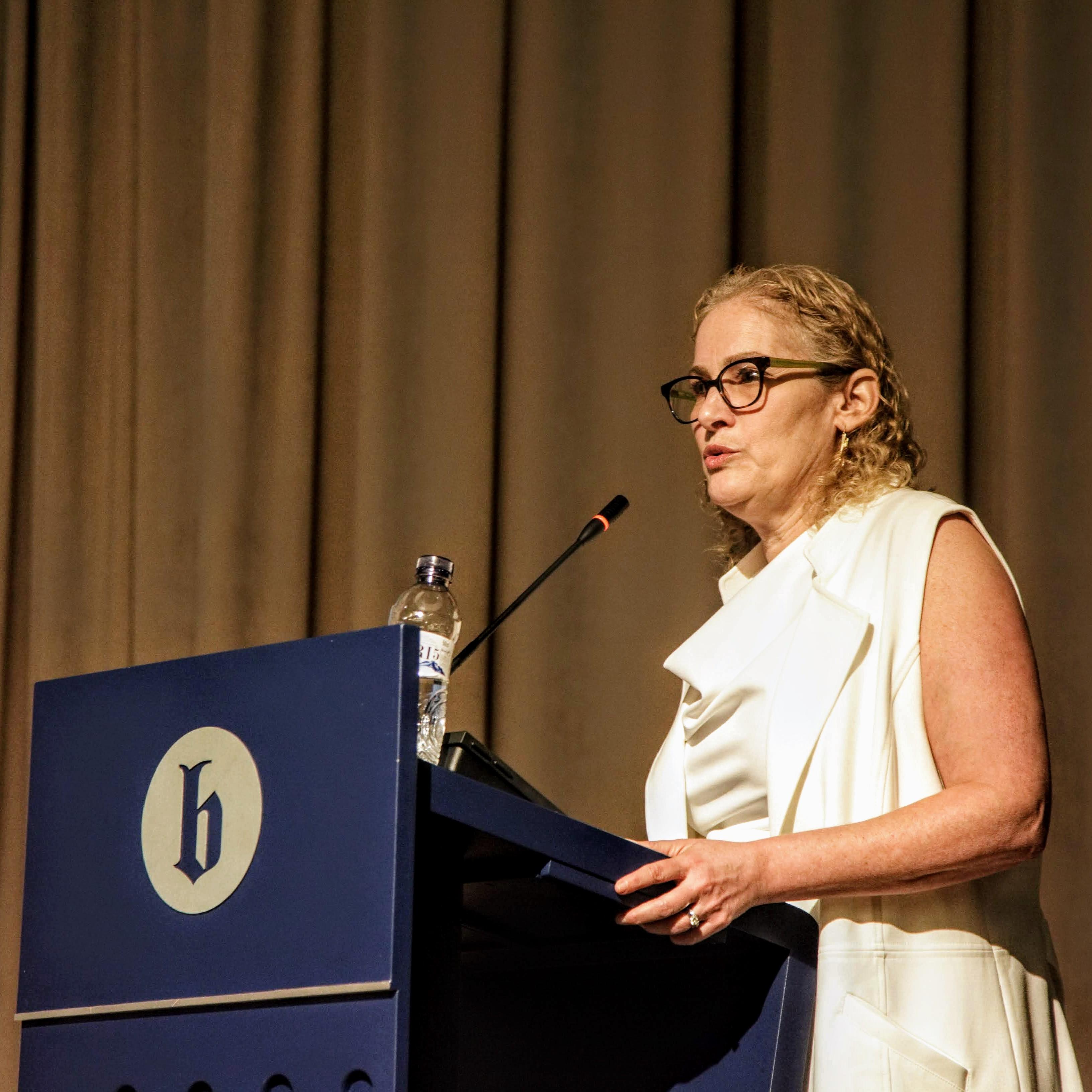 “Black Ops Advertising”, a cargo de la Dr. Mara Einstein, del Queens College, Cuny