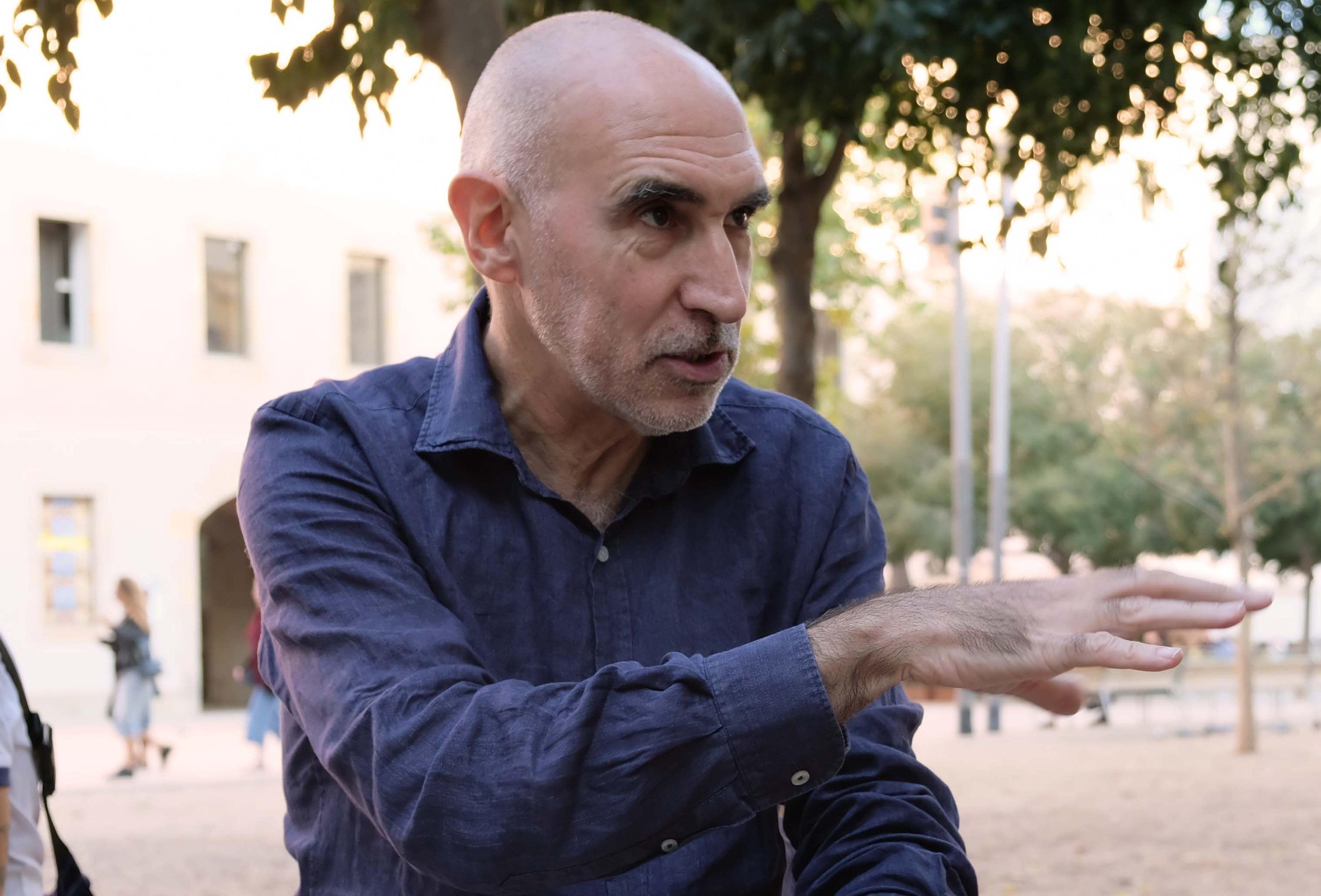 "Los que enseñamos periodismo debemos seguir insistiendo en que se deben contrastar las informaciones y en el respeto a las personas"