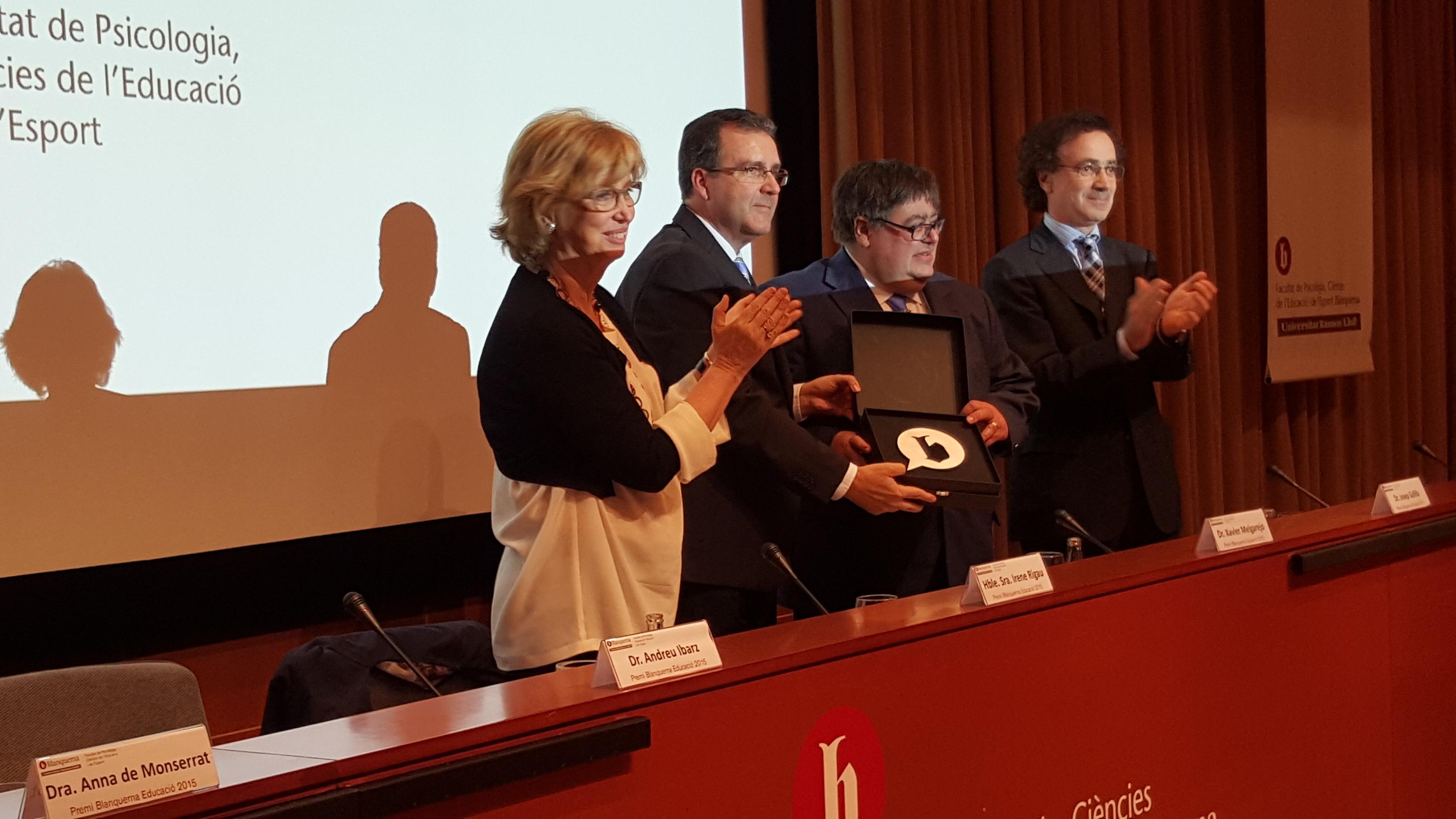 El Dr. Melgarejo recoge el Premio Blanquerna Educación 2015 destacando la importancia de la figura del maestro en la sociedad.