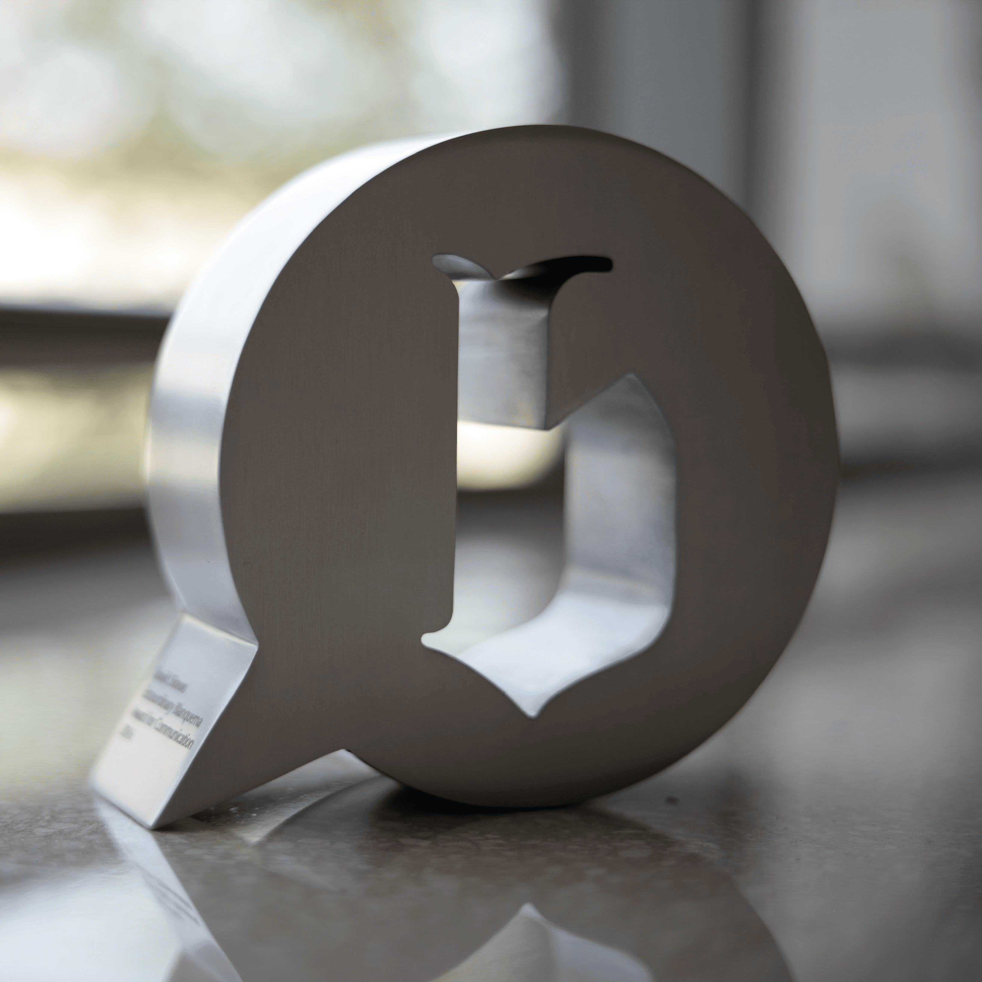 Alumna Patrícia Plaja and Marc Homedes, Best Communicator of the Year Award