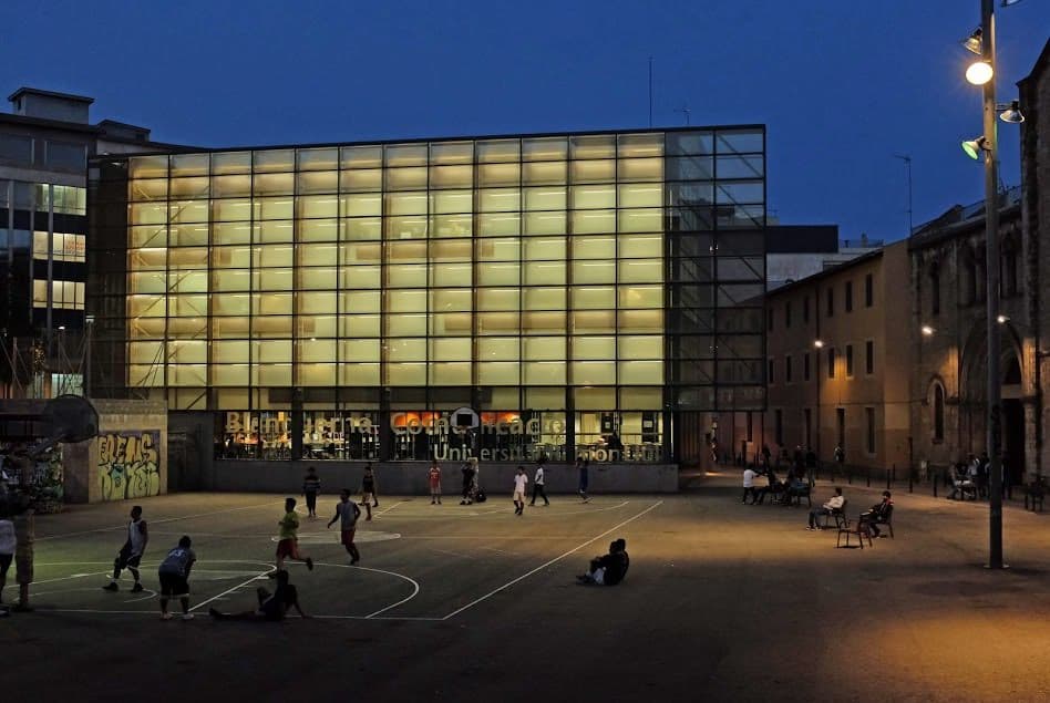 Biblioteca Facultat Comunicació i Relacions Internacionals