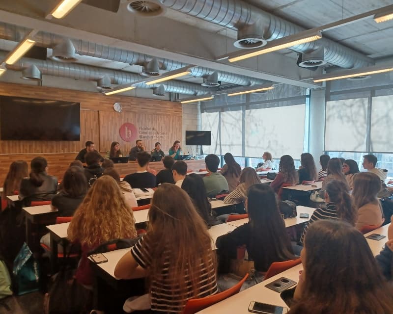 Taula rodona "Experiències professionals de la mà dels nostres alumni", celebrada el passat 23 de març i dirigida a estudiants de 1r i de 4t curs del grau en Nutrició Humana i Dietètica.
