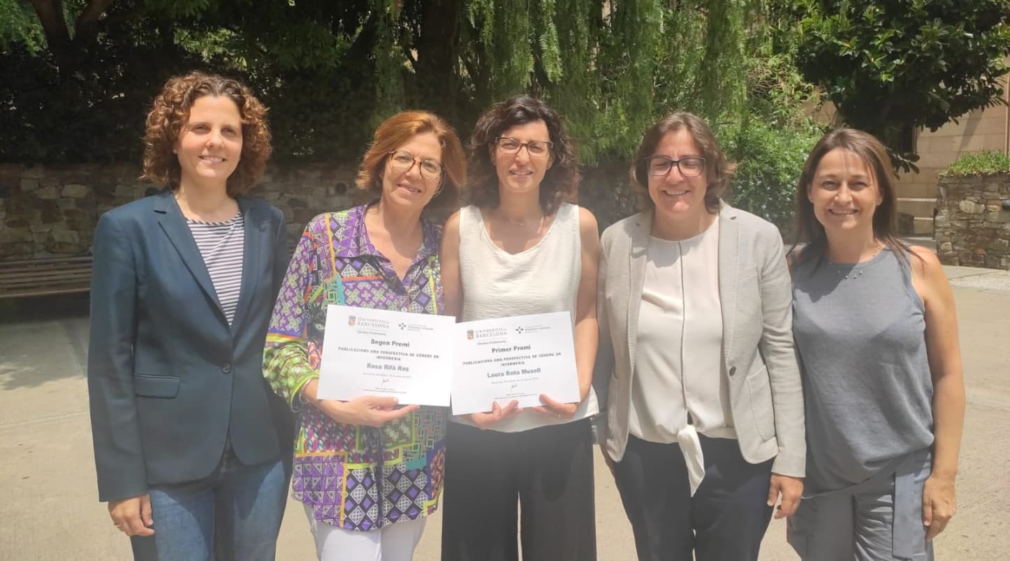 La Dra. Rosa Rifà Ros, amb el premi de Publicacions en Perspectiva de Gènere de la Càtedra d'Infermeria UB-COIB