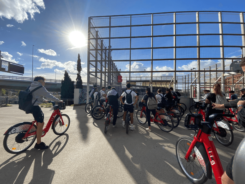 Pedalant per la ciutat, descobrint l’esport que transforma