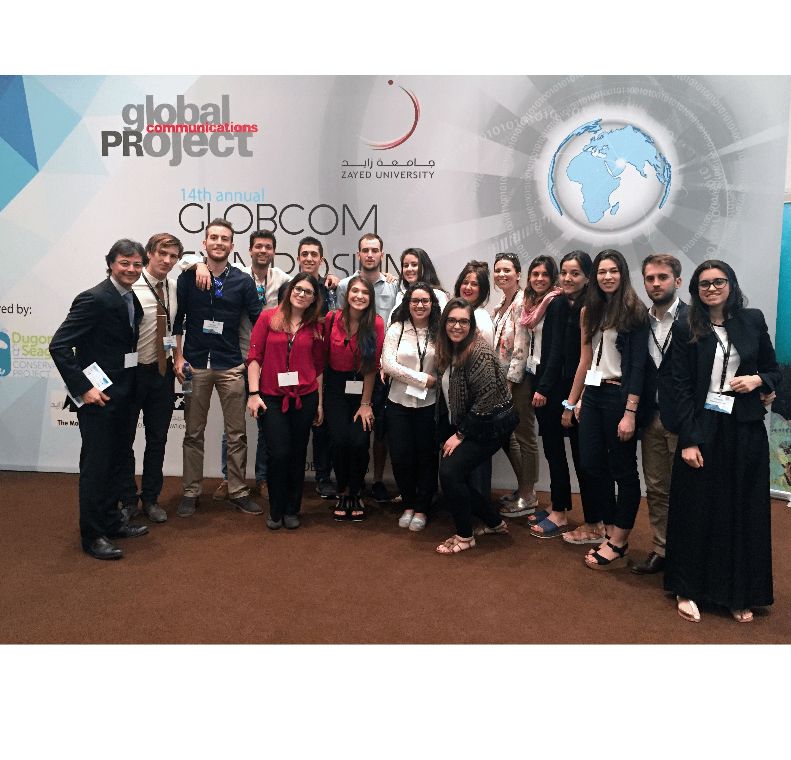 Estudiants participen en un simposi a Abu Dhabi