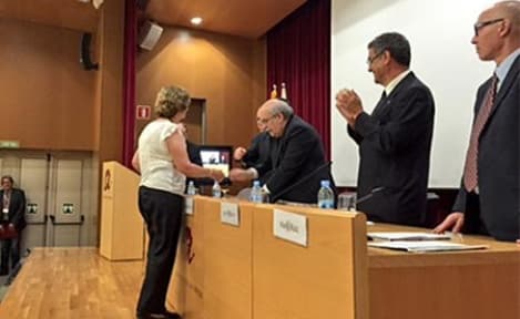 La professora Ann-Marie Holm-Nielsen rep la distinció Jaume Vicens Vives 2015