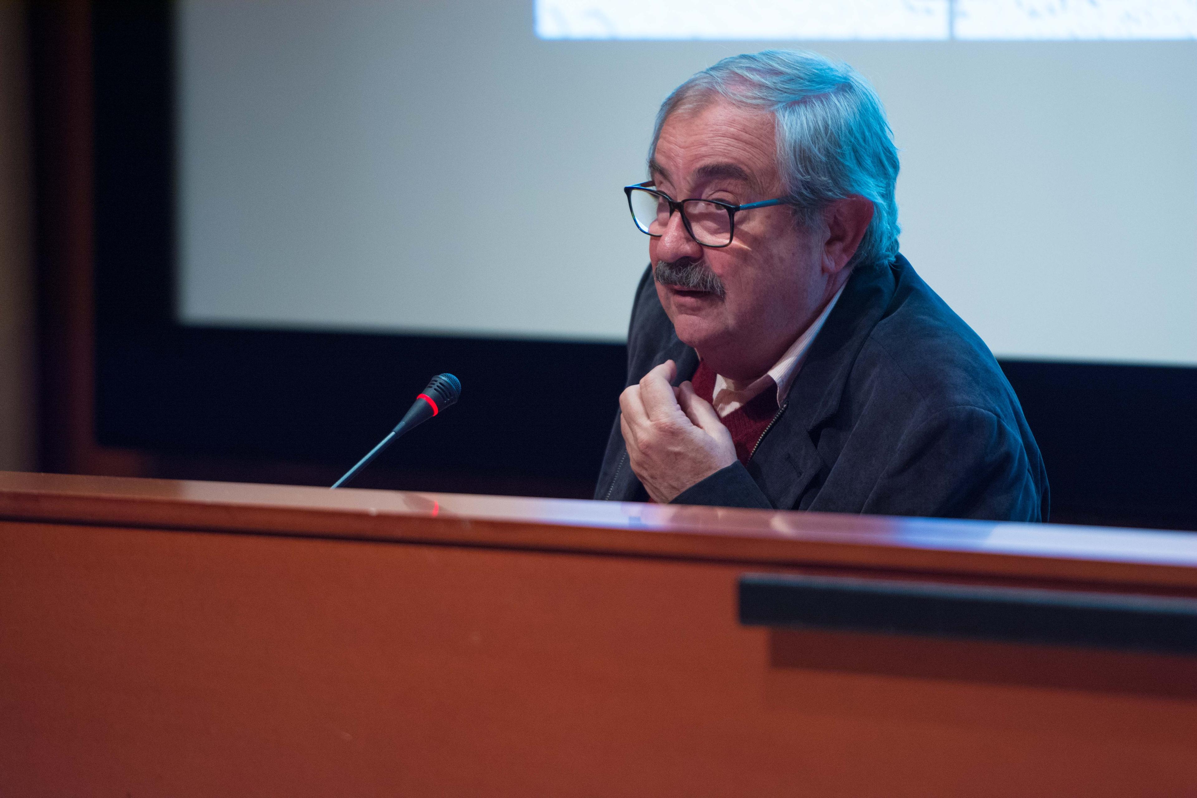 Dr. Juan Luís Linares a la conferència "Relacions familiars en temps postmoderns"