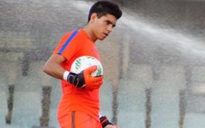 L'estudiant Sergi Puig, porter del juvenil, s'entrena amb el 1r equip del Barça