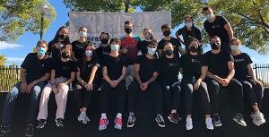 Un grupo de estudiantes de la Facultad colabora en el servicio de fisioterapia de la Media Maratón de Collserola